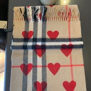 Burberry heart scarf